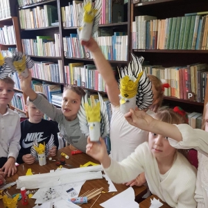 pokaż obrazek - Narodowe Święto Niepodległości - lekcja biblioteczna w filii Mąkolnie